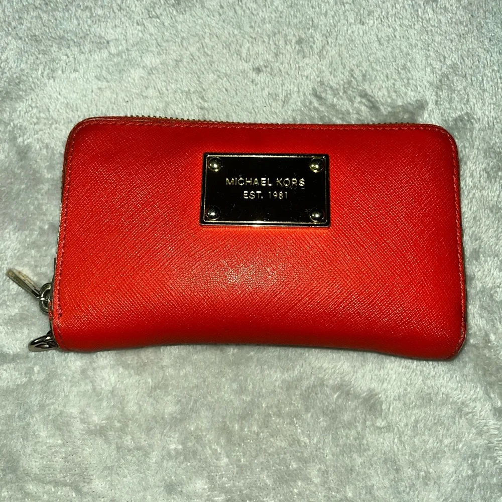 Michael Kors Vibrant Red/ Orange Wallet GUC